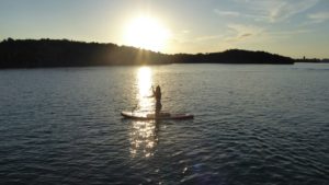 Padleboard vand solnedgang